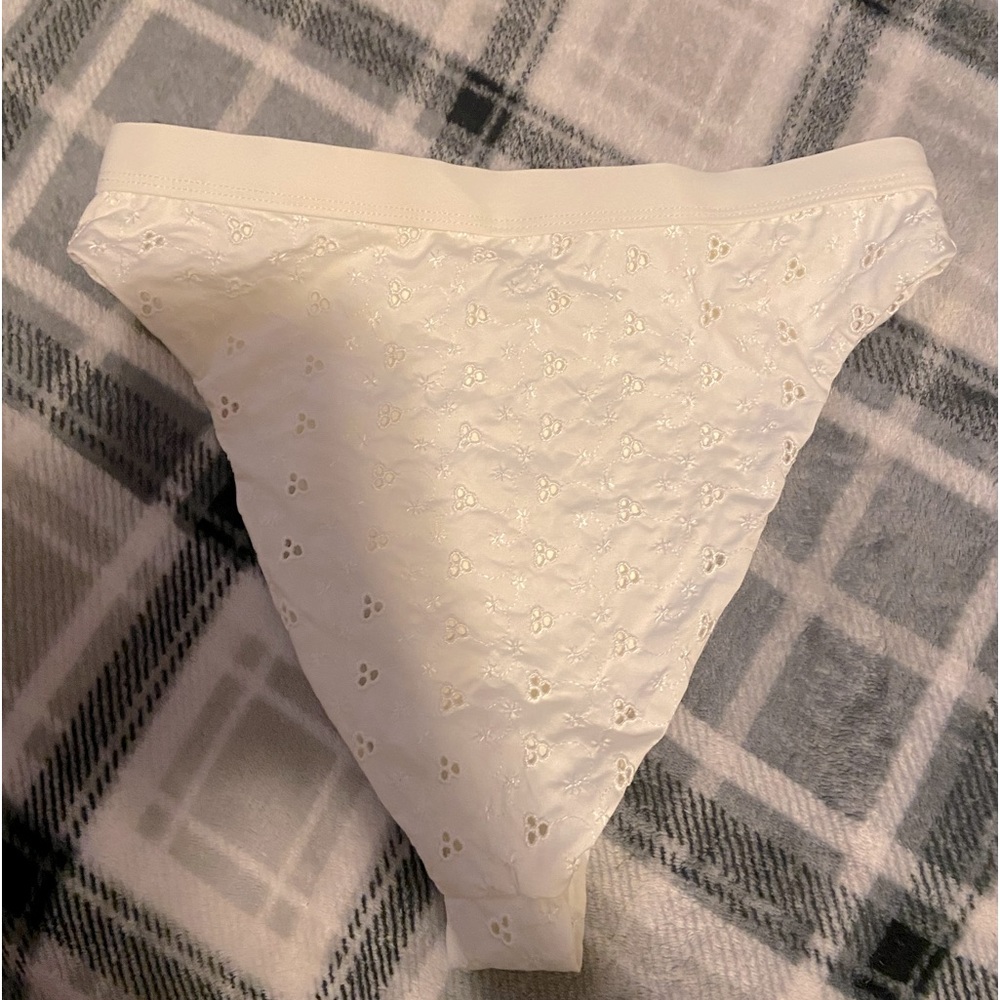 Dippin Daisys White high waisted bottoms!